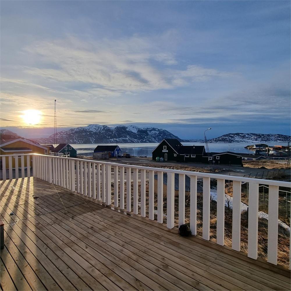Igdlo Guesthouse Narsaq ภายนอก รูปภาพ